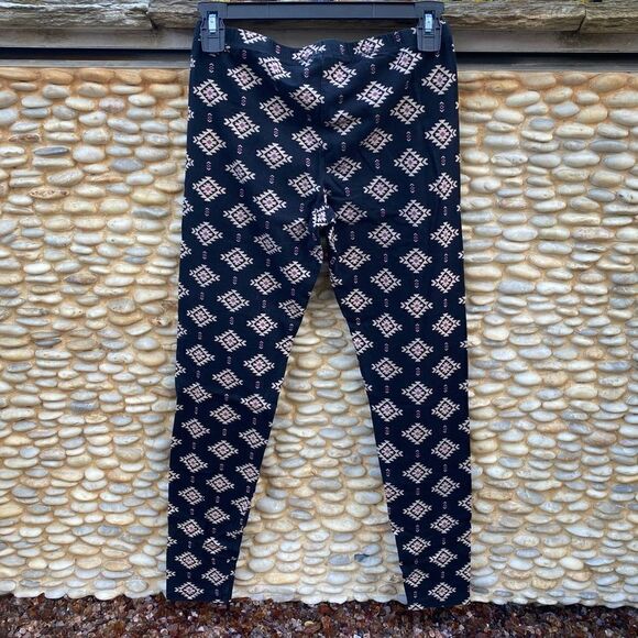 Forever 21 Black Leggings with diamond pattern. Size medium. EUC! - Picture 2 of 4